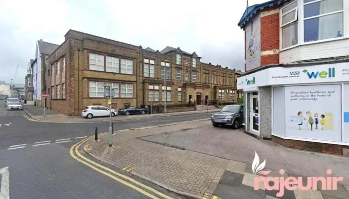 Everest Pharmacy - South King Street - Blackpool Fy1 4Nd