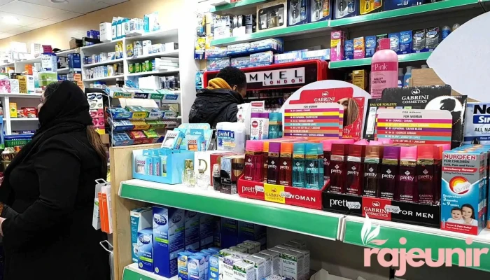Hall's Chemist - Nine Elms
