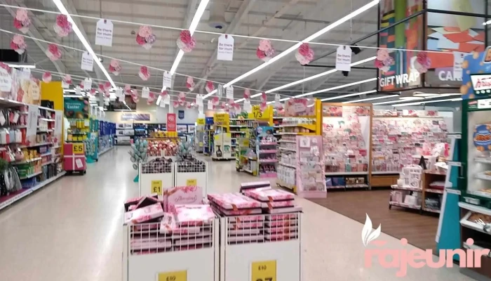 Tesco Extra -  Inside - Irvine